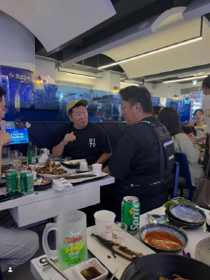 정형돈, 미담 터졌다 “직원 40명 회식비 다 계산” 개그맨 출신 치과의사 김영삼 감동