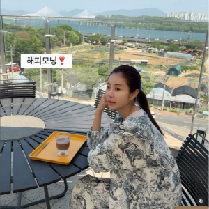 '47세 최고령 산모' 한다감, 한강뷰 테라스서 살짝 비친 D라인 깜짝 근황