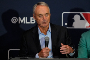 다저스 이러다 '눈물의 땡처리' 하나…MLB 사무국, 단체협약에 하드 샐러리캡 들고 나왔다
