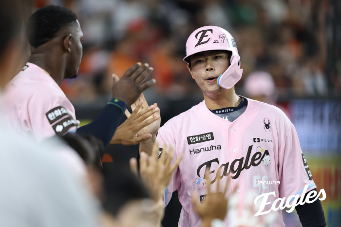 고작 23세에 한화 안방 역사를 쓰고 있다…"홈런 기록? 되는대로 해보겠습니다"