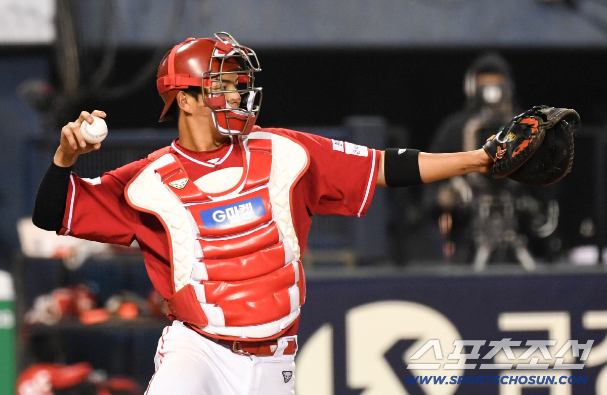 11일 잠실구장에서 열린 LG와 SSG의 경기. SSG 조형우가 수비를 하고 있다. 잠실=박재만 기자 pjm@sportschosun.com/2026.04.11/