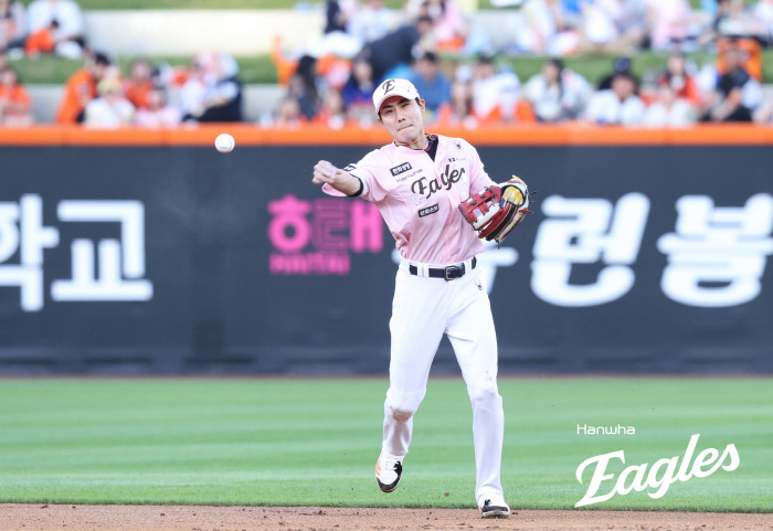 "오늘 MVP" 이래서 한화가 50억 투자했다…이 수비 없었으면 48일 만의 5할 복귀 장담 못했다