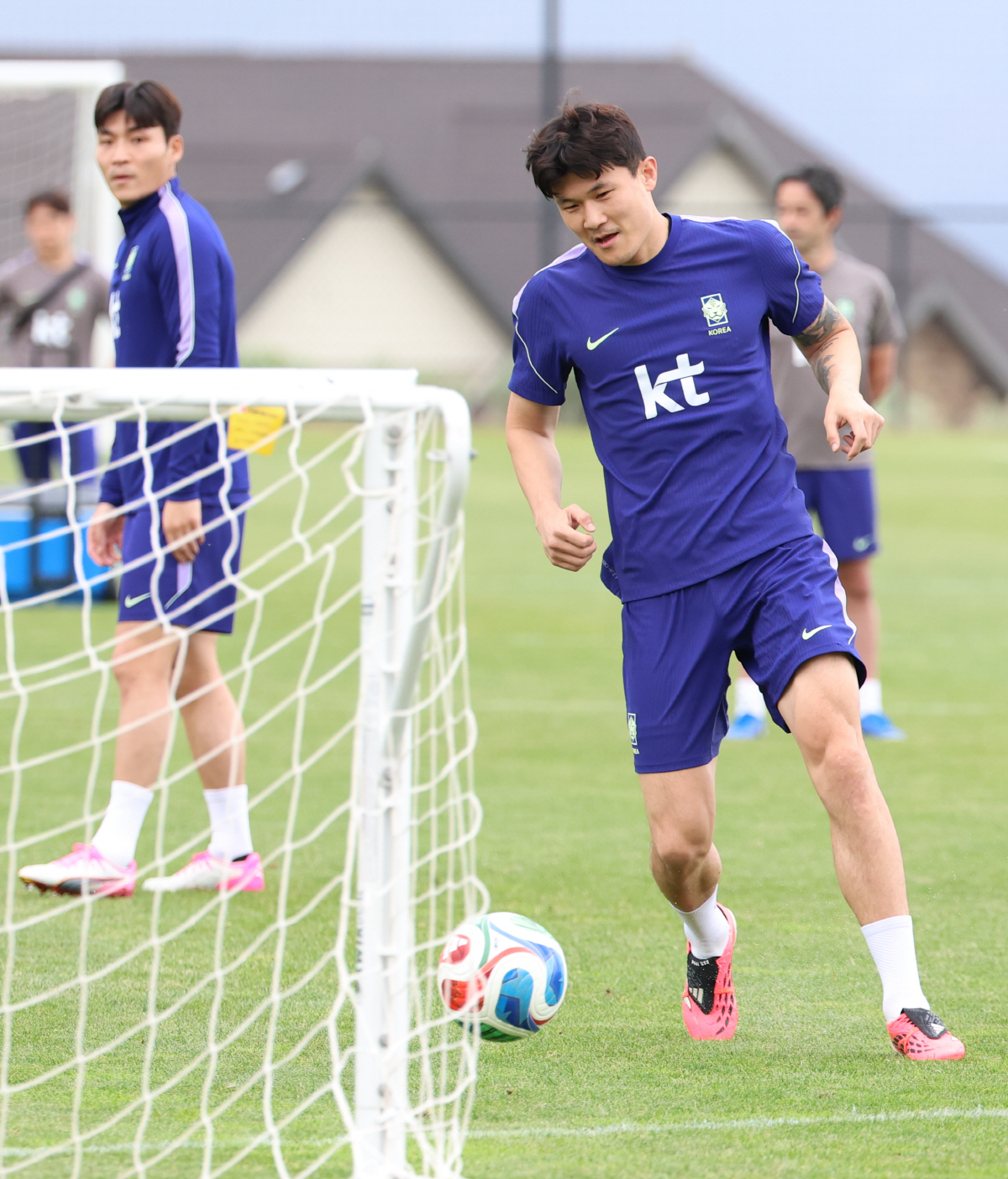훈련하는 김민재 (헤리먼[미국 유타주]=연합뉴스) 신준희 기자 = 29일(현지시간) 오후 미국 유타주 헤리먼에 위치한 자이언스뱅크 트레이닝센터에서 축구 국가대표팀 김민재 등 선수들이 훈련을 하고 있다. 2026.5.30 hama@yna.co.kr(끝)