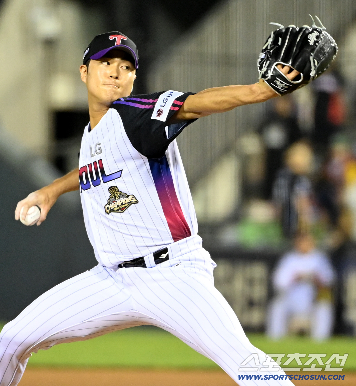 29일 잠실야구장에서 열린 KIA와 LG의 경기. LG 백승현이 역투하고 있다. 잠실=허상욱 기자 wook@sportschosun.com/2026.05.29/