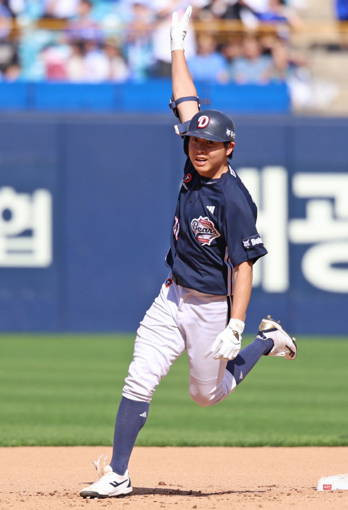 '이틀 연속 드라마 썼다' 두산, 또 역전 만루포 승리… 삼성 '4사구 10개'로 자멸