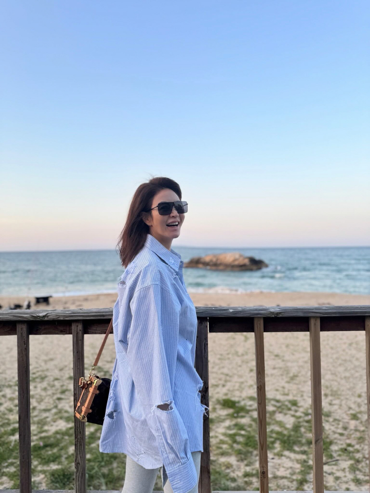 김혜수, 팔보다 더 얇은 다리....보고도 안 믿기는 170cm 레깅스 핏