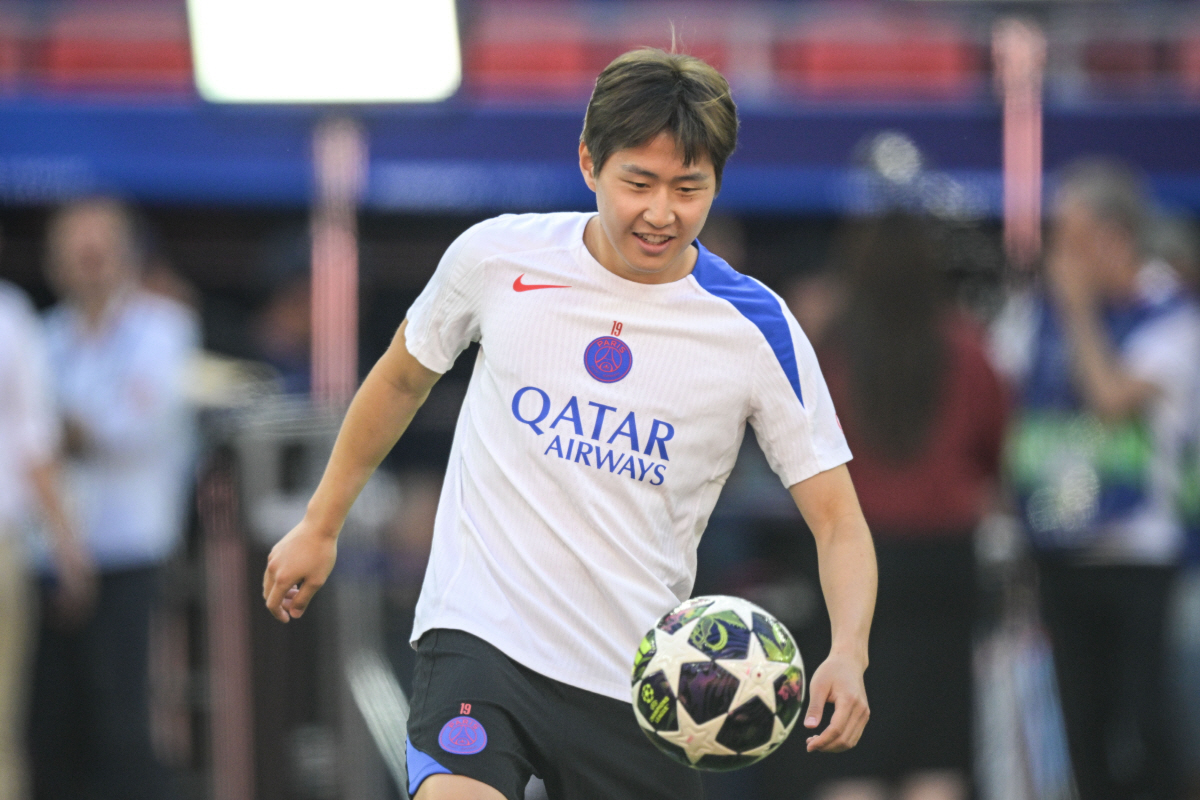 epa13002987 Lee Kang-in of Paris Saint-Germain attends a training session at the Puskas Arena, in Budapest, Hungary, 29 May 2026. Paris Saint-Germain will play against Arsenal FC in the UEFA Champions League final soccer match on 30 May 2026 in Budapest. EPA/Zsolt Szigetvary HUNGARY OUT