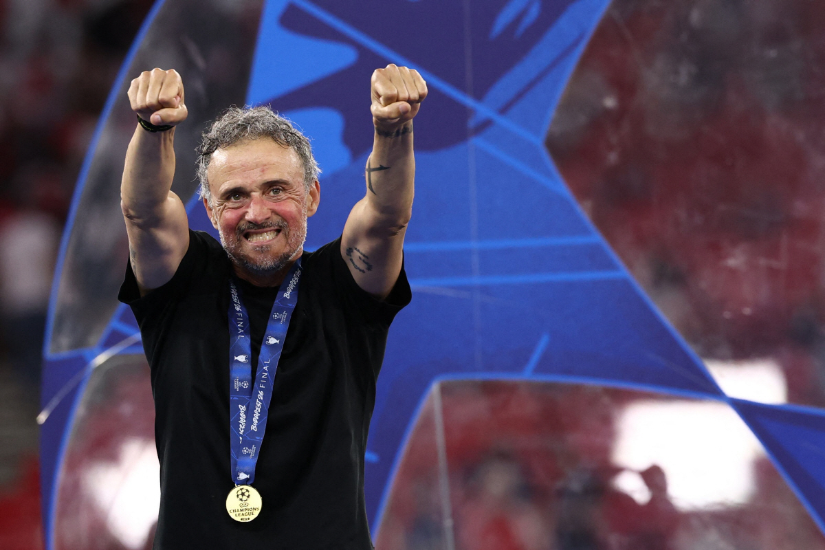Paris Saint-Germain's Spanish head coach Luis Enrique celebrates with his champion medal after winning the UEFA Champions League final football match between Paris Saint-Germain (PSG) and Arsenal FC at the Puskas Arena in Budapest on May 30, 2026. (Photo by FRANCK FIFE / AFP)