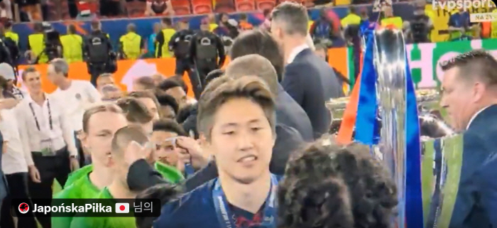'윽! 한국인이다' 충격적 아시안 패싱 또 등장...이강인 나오자 화면 휙, 2시즌 연속 논란