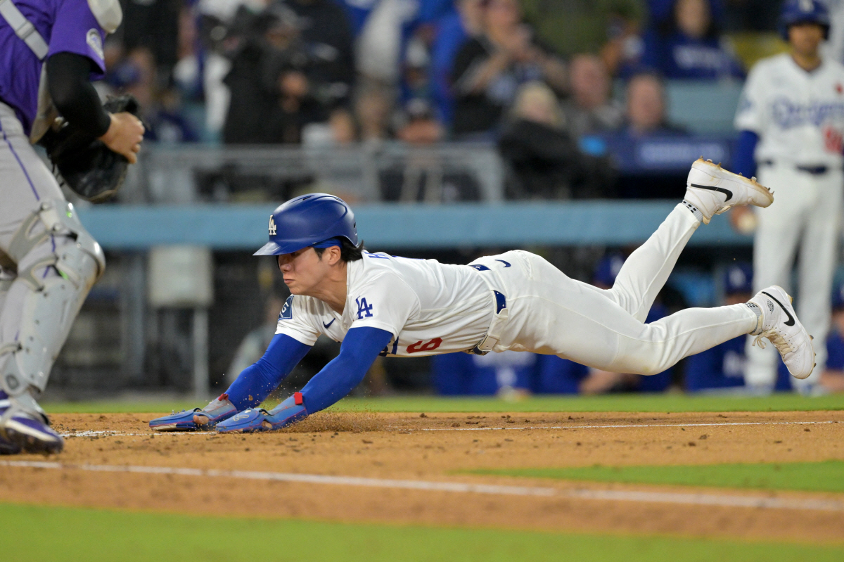 May 25, 2026; Los Angeles, California, USA; Los Angeles Dodgers second baseman Hyeseong Kim (6) scores on a sacrifice fly by shortstop Mookie Betts (50) in the seventh inning against the Colorado Rockies at Dodger Stadium. Mandatory Credit: Jayne Kamin-Oncea-Imagn Images