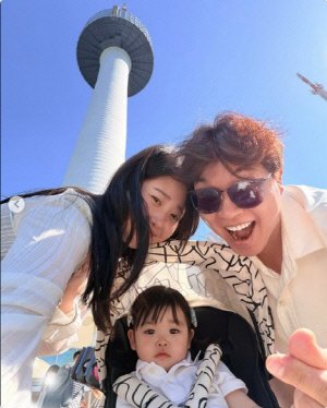 박수홍, 자식 농사 대성공…19개월 딸 '광고 18개' 섭렵하더니 포즈도 '척척'