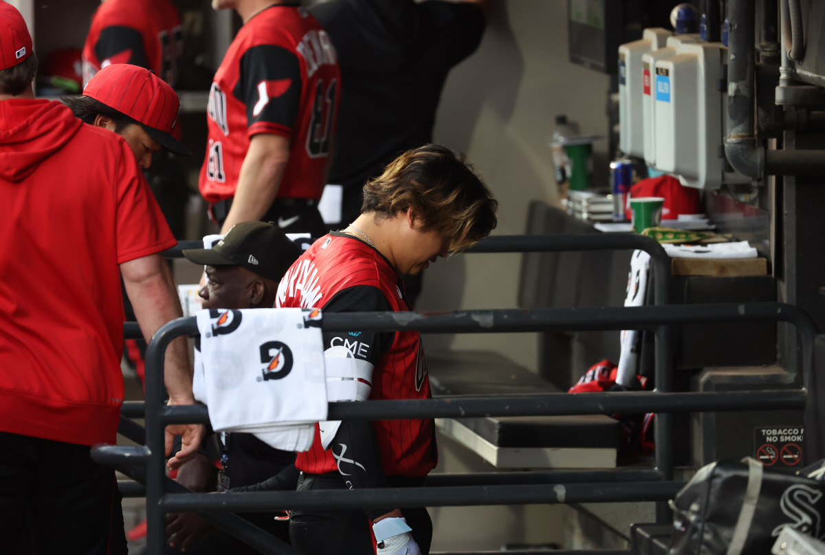 Chicago White Sox's Munetaka Murakami departs the field against the Detroit Tigers during the third inning of a baseball game Friday, May 29, 2026, in Chicago. (AP Photo/Talia Sprague)