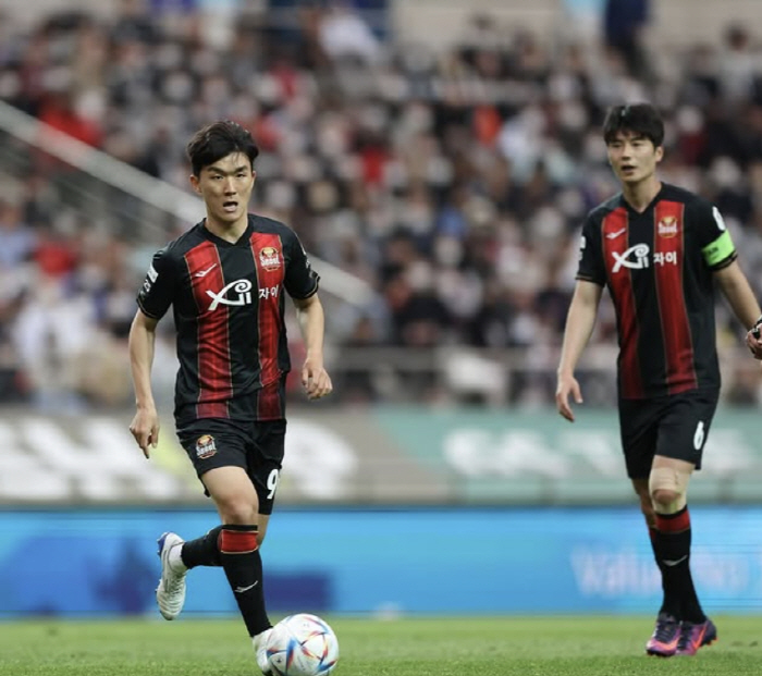 [파이팅코리아]'중원 사령관' To. 황인범→From. 기성용 "대견하고 뿌듯…'황인범 다운' 축구 보여줘!"