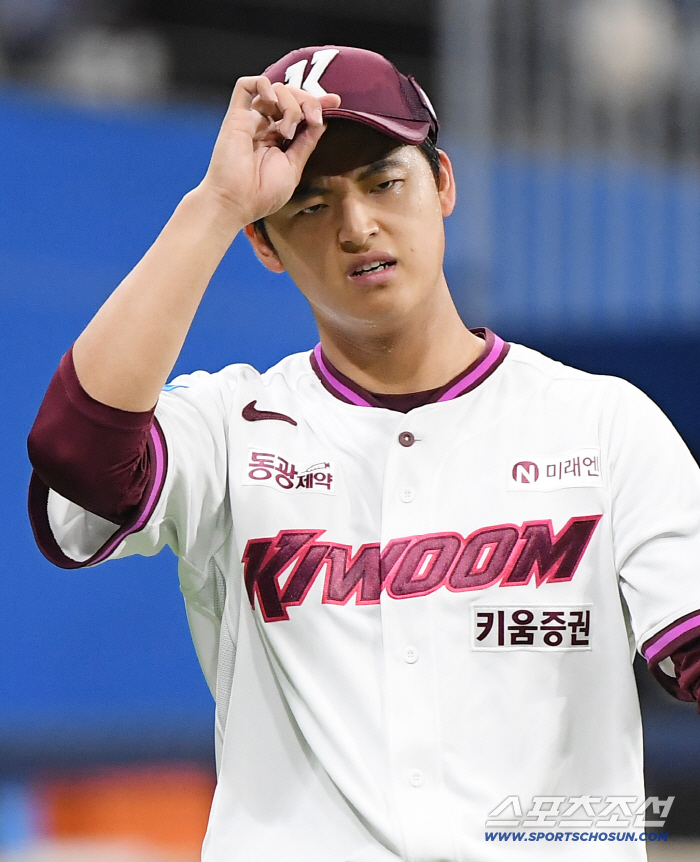 '4이닝만에 95구' 전체 1픽+19세 박준현, 팀타율 1위팀 만나니 '진땀 뻘뻘' → 끝내 5이닝 못채웠다 [고척리포트]