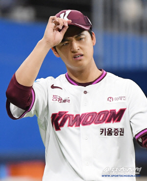 '4이닝만에 95구' 전체 1픽 19세 박준현, 팀타율 1위팀 만나니 '진땀 뻘뻘' → 끝내 5이닝 못채웠다 [고척리포트]