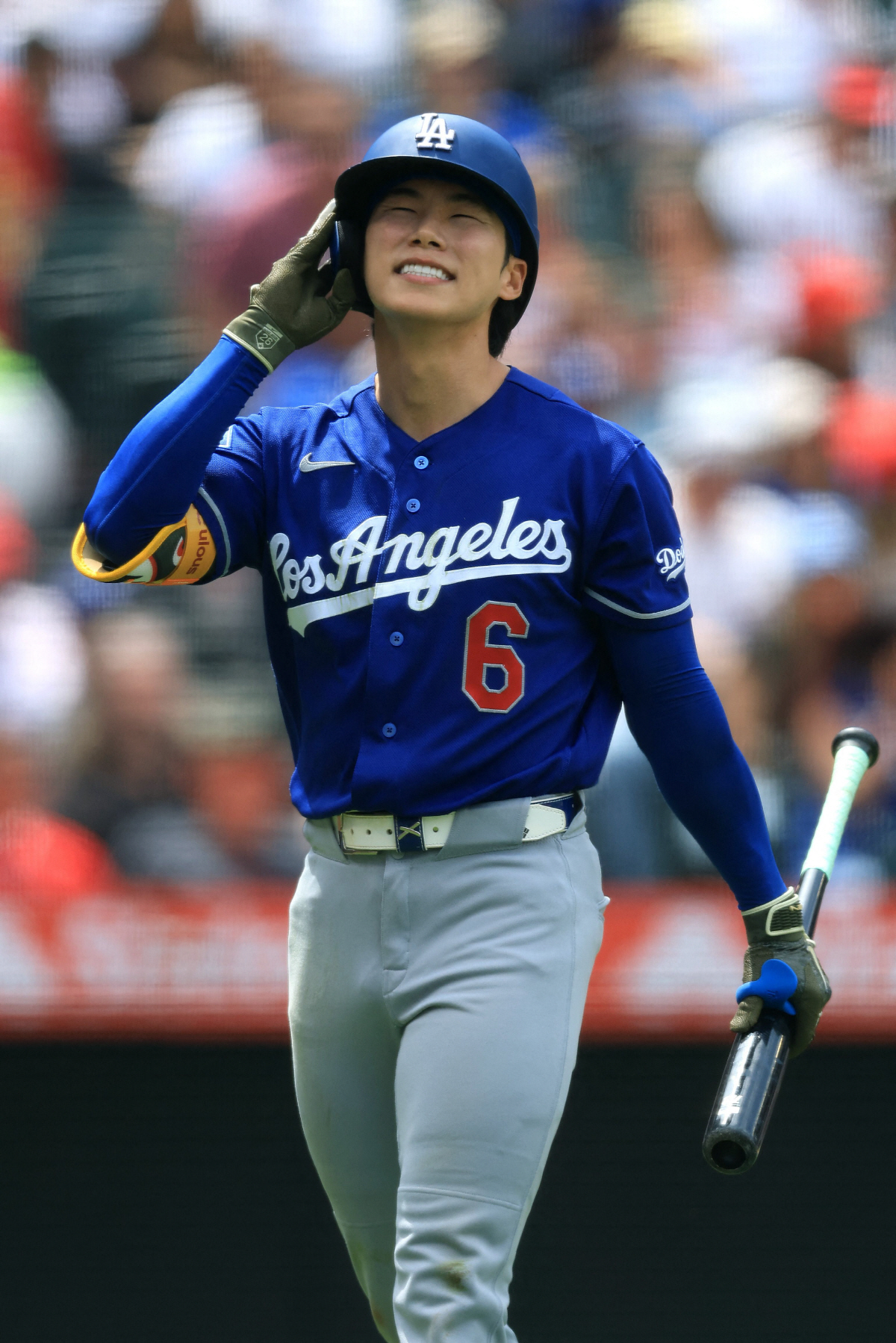 ANAHEIM, CALIFORNIA - MAY 17: Hyeseong Kim #6 of the Los Angeles Dodgers returns to the dugout during game against the Los Angeles Angels at Angel Stadium of Anaheim on May 17, 2026 in Anaheim, California. Sean M. Haffey/Getty Images/AFP (Photo by Sean M. Haffey / GETTY IMAGES NORTH AMERICA / Getty Images via AFP)