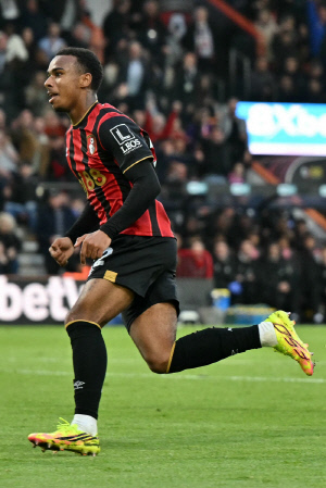 '선수 잘 본다' UCL 2연패 PSG, EPL 10대 선수 최다득점 기록 보유자 크루피 영입 점찍었다..'셀링 클럽' 본머스 이적료 최소 8000만파운드부터