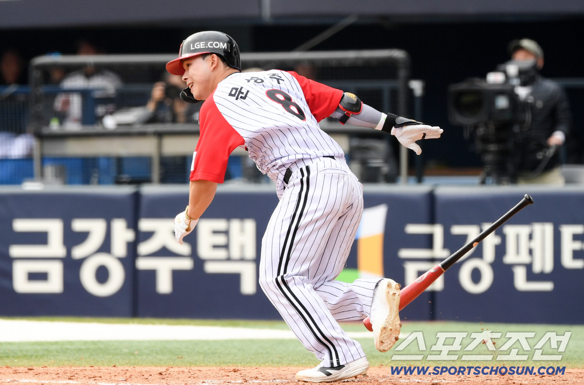 29일 잠실구장에서 열린 LG와 KT의 경기. 4회말 2사 만루 LG 문성주가 적시타를 날리고 있다. 잠실=박재만 기자 pjm@sportschosun.com/2026.03.29/