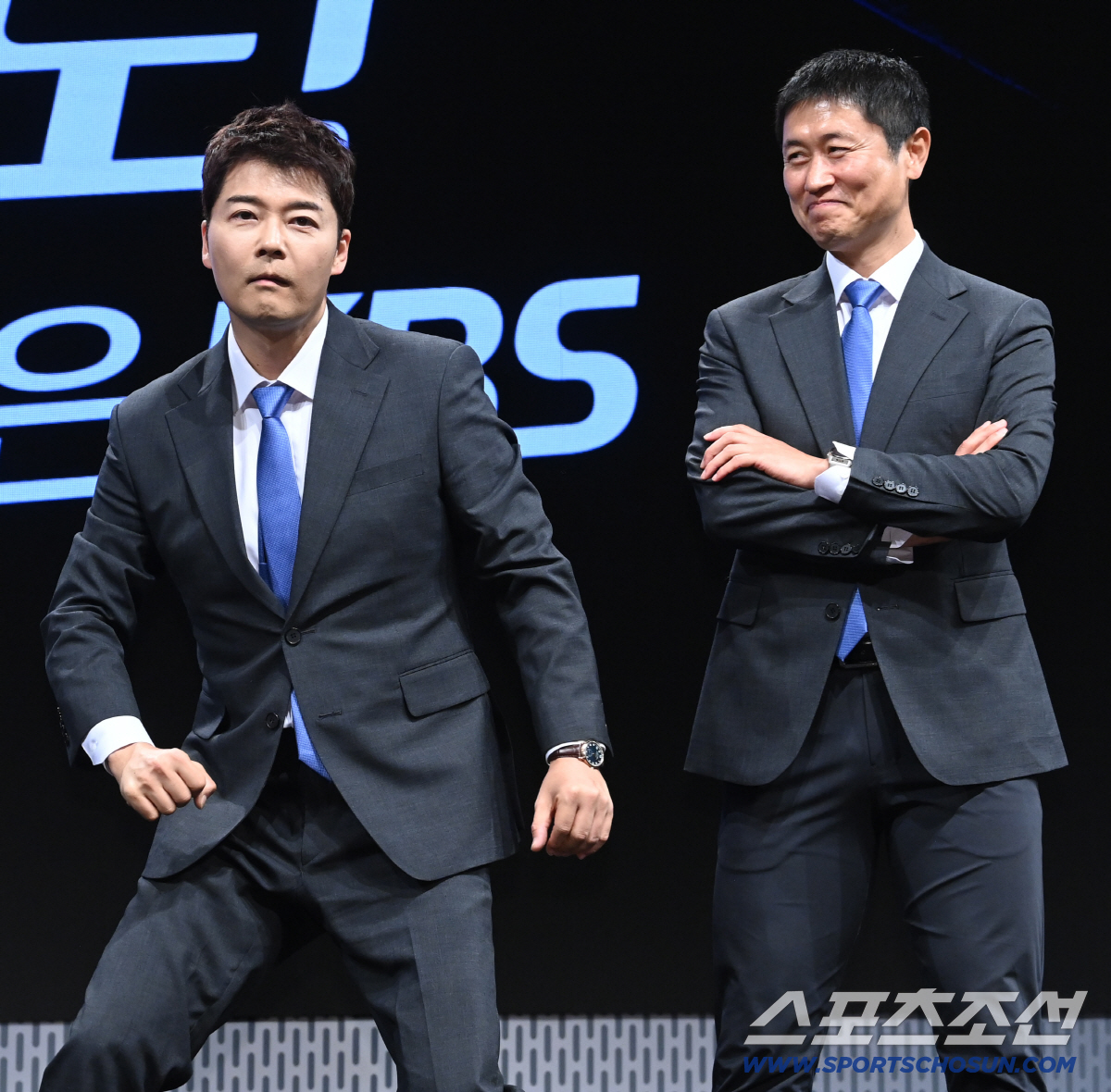 2일 KBS아트홀에서 열린 'KBS 2026 FIFA 북중미 월드컵' 제작발표회. 전현무 캐스터, 이영표 해설위원이 포즈를 취하고 있다. 여의도=허상욱 기자 wook@sportschosun.com/2026.06.02/