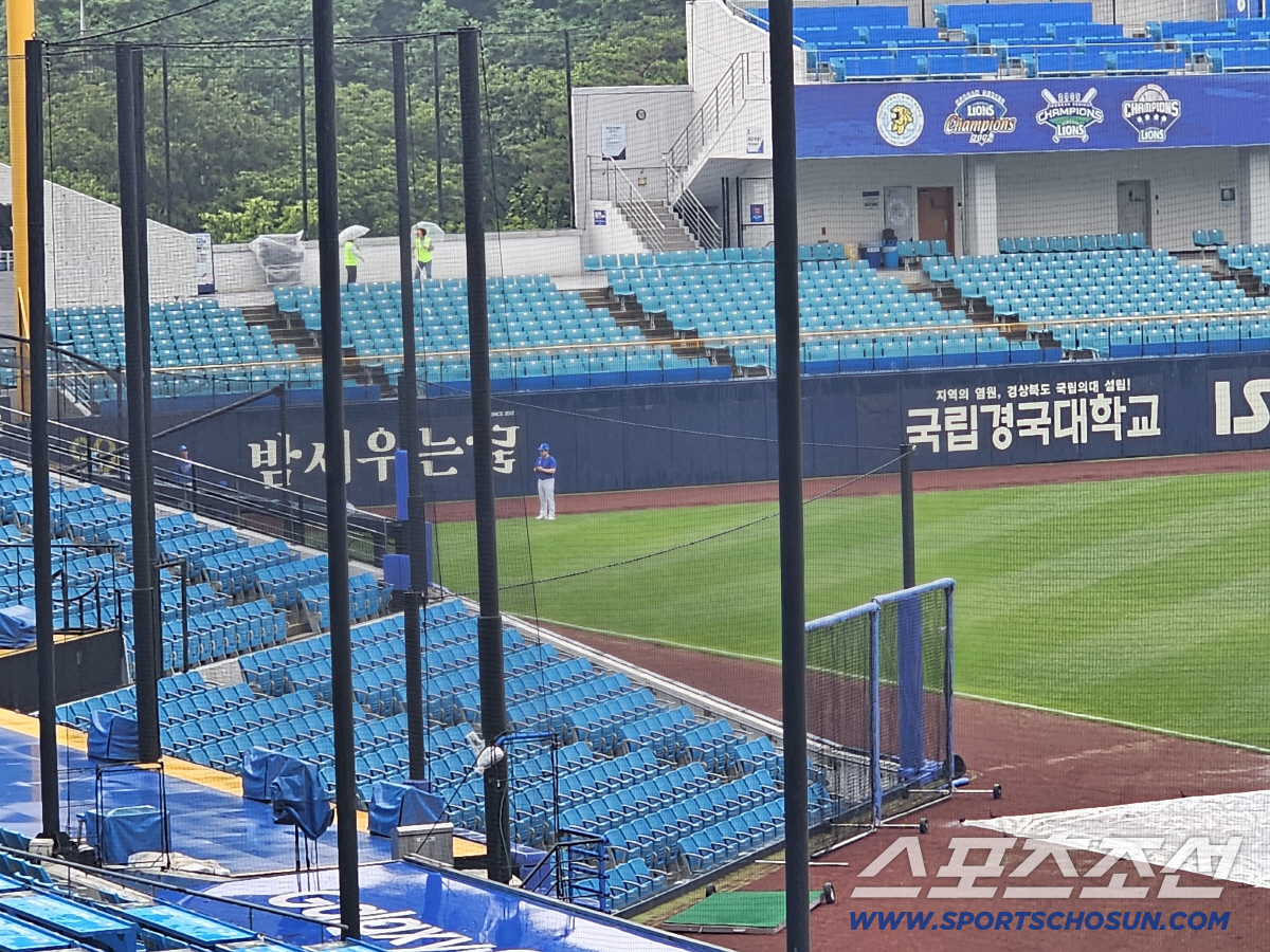 외야 쪽에서 캐치볼을 시작한 삼성 일부 선수들. 대구=스포츠조선 정현석 기자 hschung@sportschosun.com
