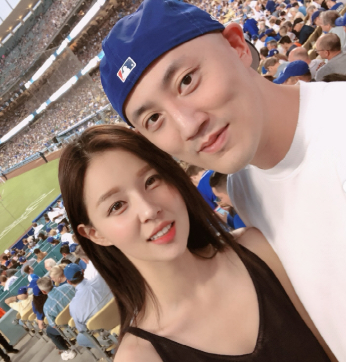 '두산家 며느리' 조수애, 결혼 8년차 맞아?.."오빠 30대 시절" 신혼 같은 투샷