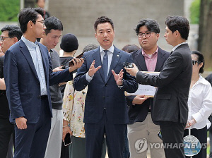 '불법총포 소지·강용석 모욕' 가세연 김세의 2심 벌금 500만원