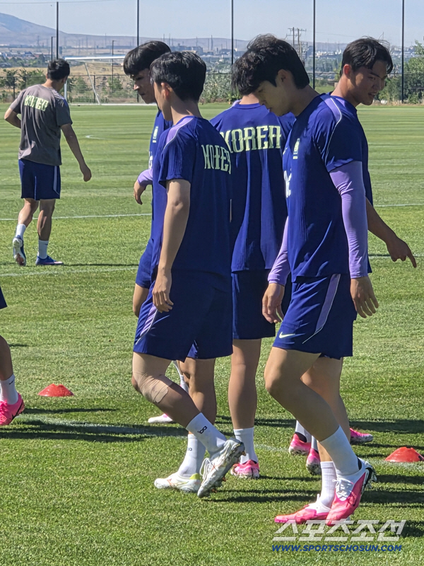 황인범 축구화. 사진(미국 헤리먼)=윤진만 기자