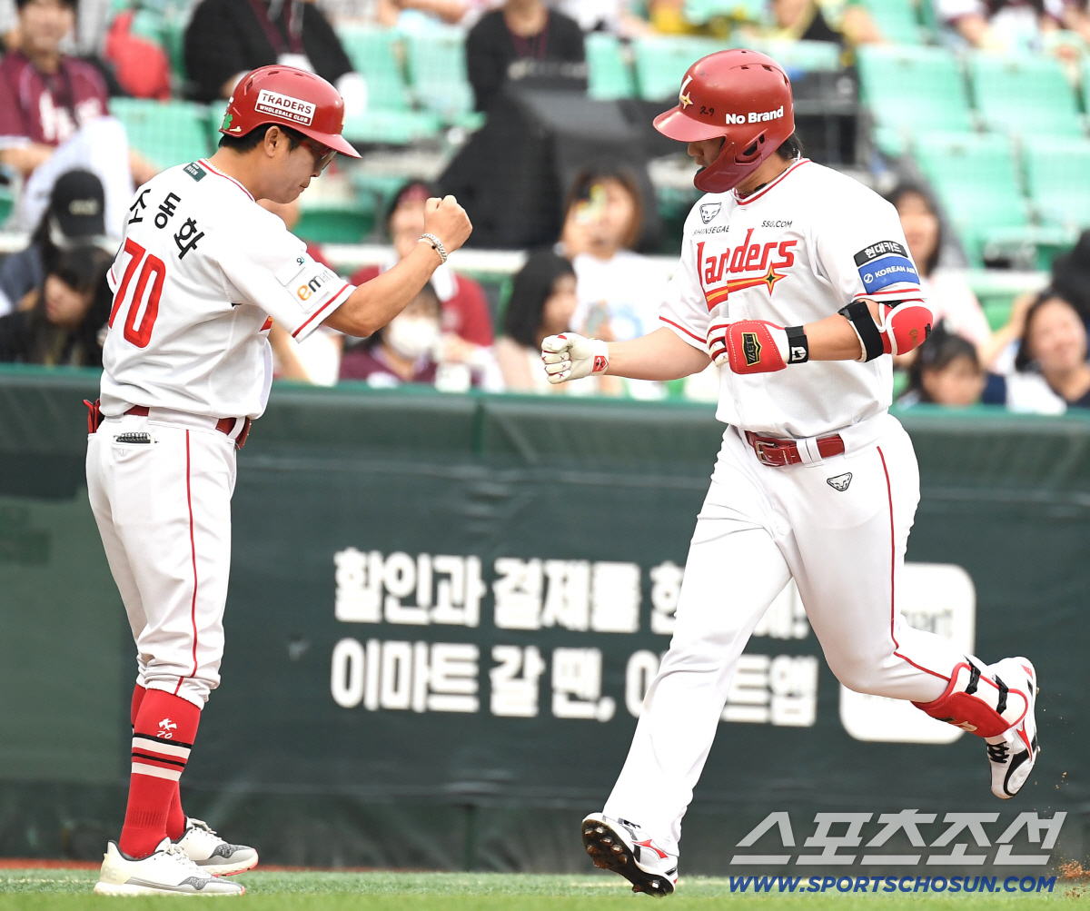 3일 인천 SSG랜더스필드에서 열린 SSG와 키움의 경기. 1회말 선취 솔로홈런을 날린 SSG 최정. 인천=송정헌 기자 songs@sportschosun.com/2026.06.03/