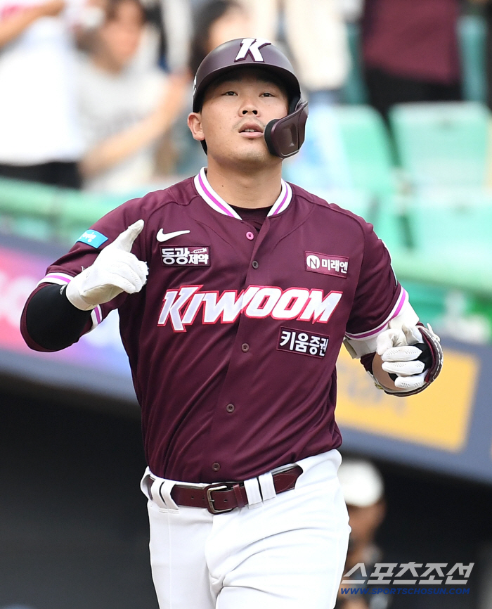 '감독님, 히우라 홈런 잘 못친다면서요' 이게 웬일, 2G 연속 대포...130m 괴력 홈런 