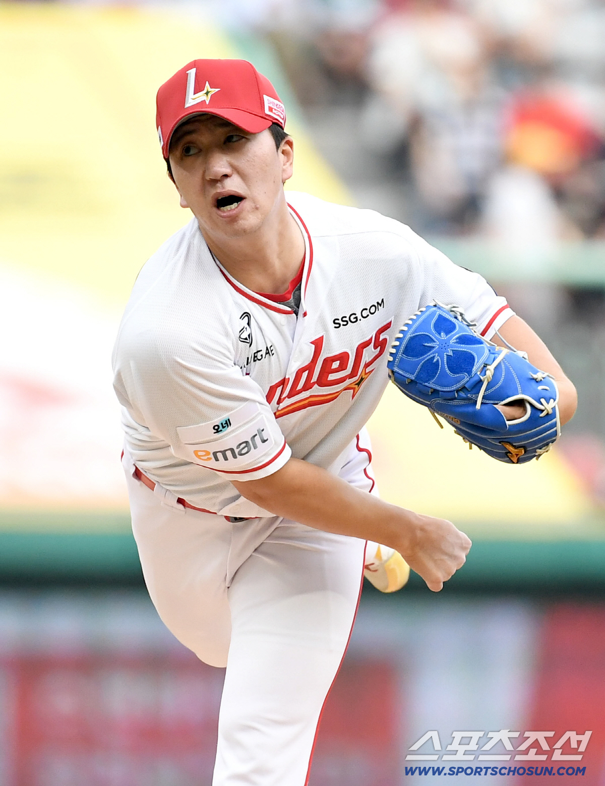 3일 인천 SSG랜더스필드에서 열린 SSG와 키움의 경기. 투구하고 있는 SSG 이건욱. 인천=송정헌 기자 songs@sportschosun.com/2026.06.03/