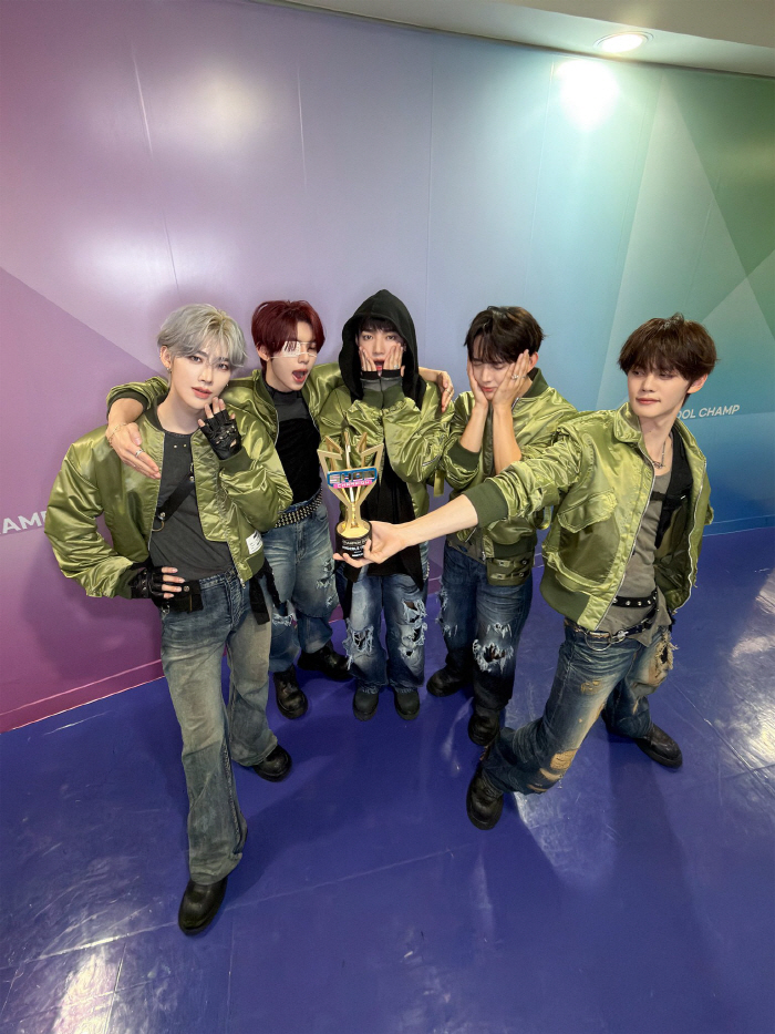 '장하오 그룹' 앤더블, 데뷔 8일만 '더쇼'-'쇼챔' 1위 '파죽지세 2관왕'