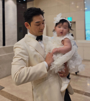 배우 강신효, 숨겨온 딸 공개 "결혼 준비 중 찾아온 축복"[전문]