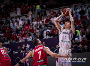 최소 연봉 20억원. B. 리그 매력제안, 이현중은 NBA 도전을 선택했다. 샌안토니오 스퍼스 서머리그 입성