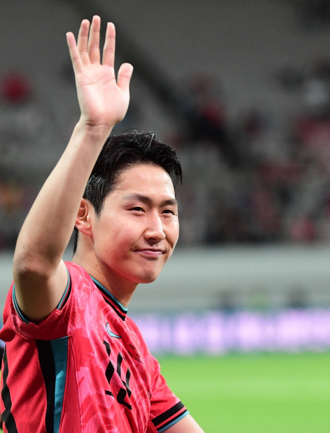 'UCL 결승 0분, 2주 만의 실전' 홍명보호 에이스 이강인, 짧지만 강렬했다...탈압박-패스-후방 플레이메이킹 활약, 동료 붙잡고 '피드백' 리더 면모까지