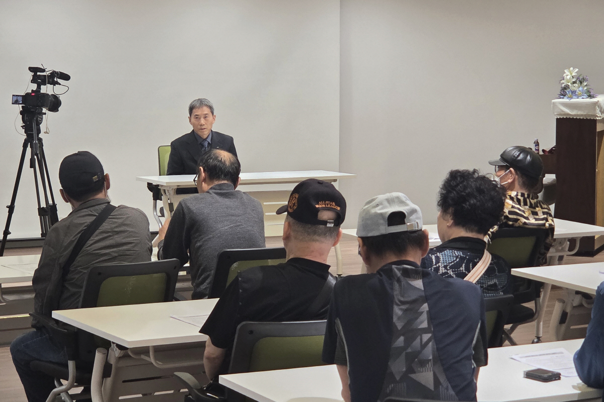 찾아가는 심판위원 프로그램에서 서울심판전문 박태종 위원이 경주 비하인드 스토리를 설명하고 있다. 사진제공=한국마사회