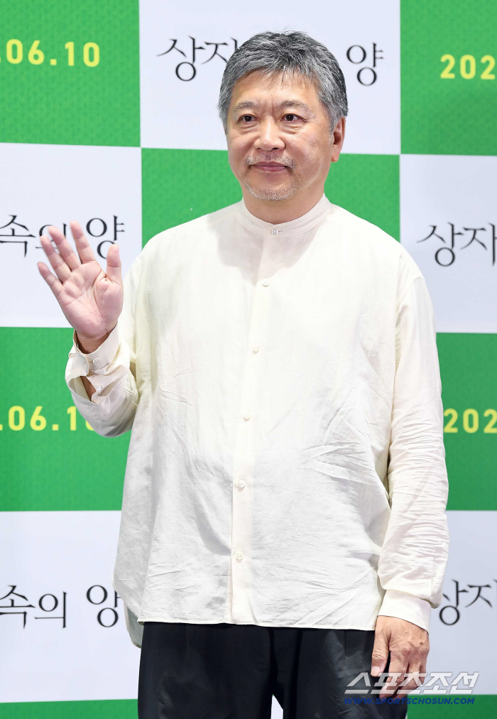 '상자 속의 양' 고레에다 히로카즈 감독 "아야세 하루카와 10년만 재회, 여전히 근사한 배우"