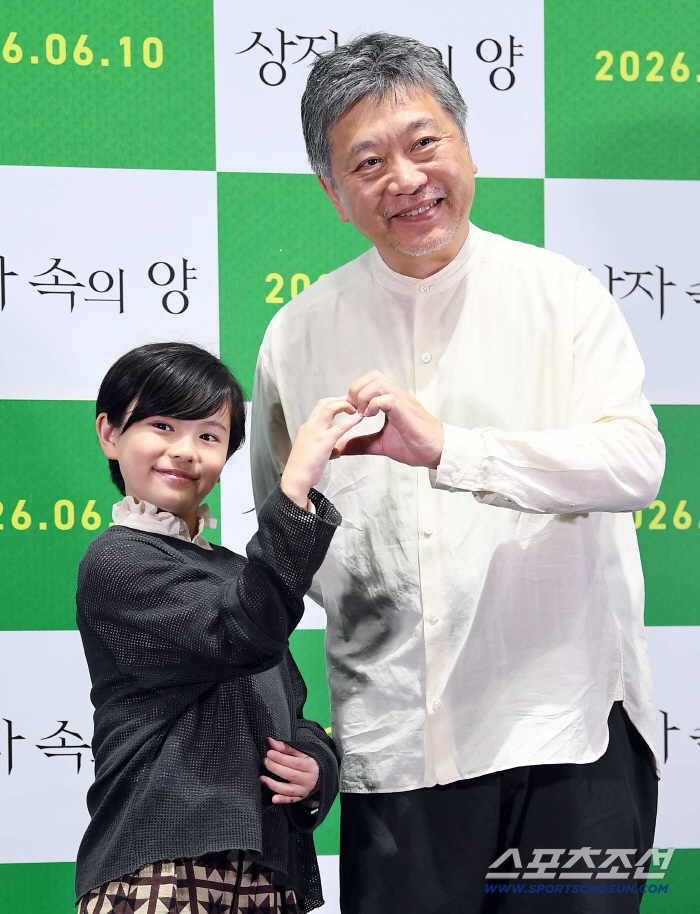 [SC현장] "사랑이 있는 영화"…고레에다 히로카즈 감독X쿠와키 리무, '상자 속의 양'에 담은 가족愛(종합)