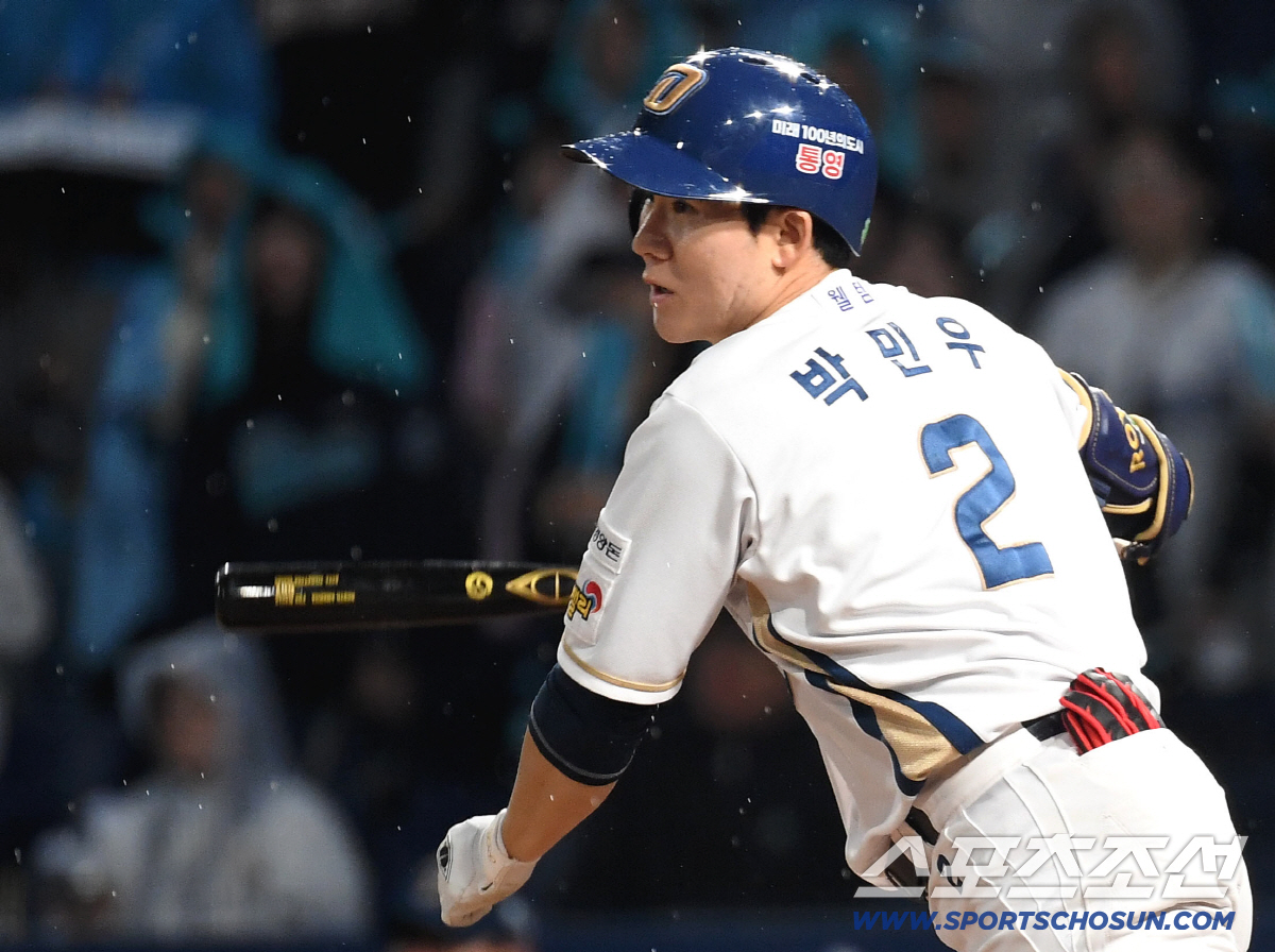 30일 창원 NC파크에서 열린 NC와 KIA의 경기. 5회 1타점 적시타 날린 NC 박민우. 창원=송정헌 기자 songs@sportschosun.com/2026.04.30/