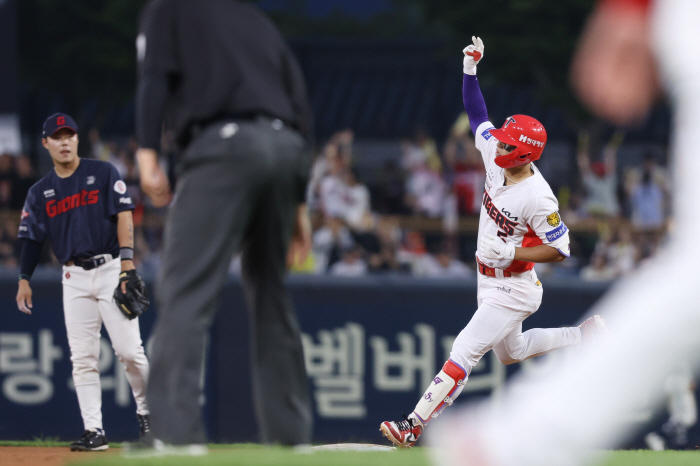 김도영 40홈런 페이스 + 시라카와 첫 승! KIA 타선 대폭발 → 10-0 롯데 완파하고 위닝시리즈 