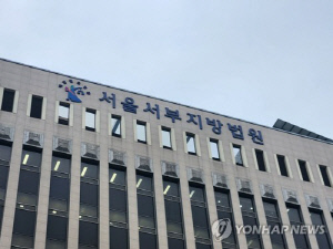 'AI돈다발 사진'에 속아 체포된 외국인 피싱 전달책 집행유예