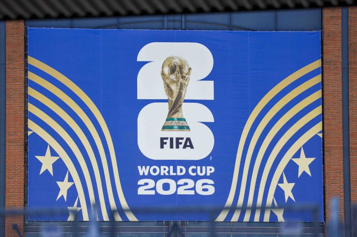 "물 1병 만원에 사먹으라고?" FIFA, 월드컵 경기장 내 개인 텀블러 반입 전격금지...폭염 경고속 축구 팬 비난 폭발