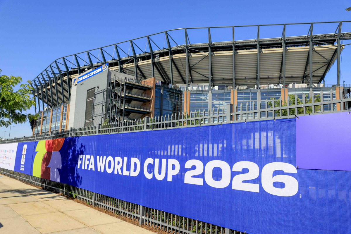 "물 1병 만원에 사먹으라고?" FIFA, 월드컵 경기장 내 개인 텀블러 반입 전격금지...폭염 경고속 축구 팬 비난 폭발