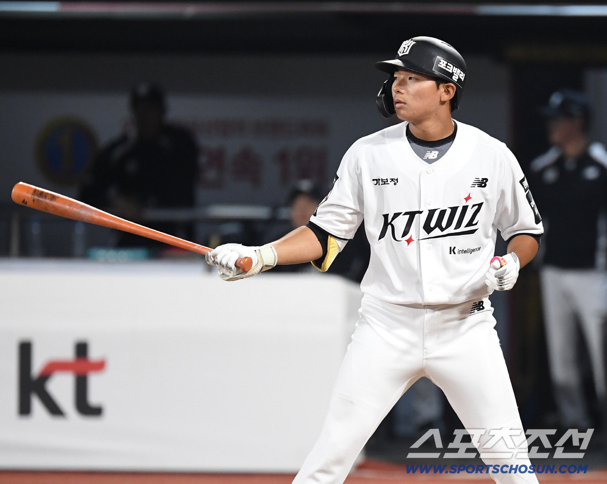 4일 수원 케이티위즈파크에서 열린 KBO리그 KT와 LG의 경기. 타격하는 KT 이재원. 수원=송정헌 기자 songs@sportschosun.com/2026.06.04/