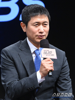 이영표 KBS 해설위원의 족집게 분석 "홍명보호 옌스 VS 체코 초우팔의 측면이 1차전 승리 승부처...체코 뒷공간 수비 약점 여전"