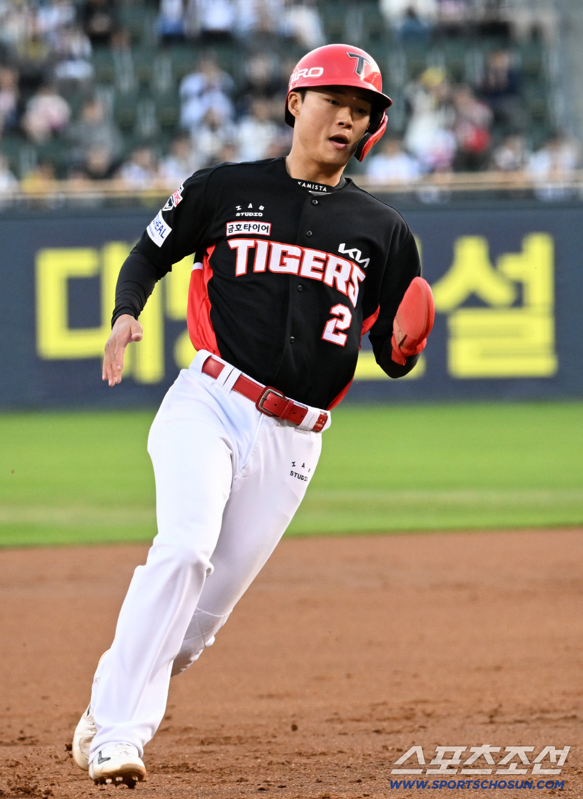 17일 잠실구장에서 열린 두산과 KIA의 경기. KIA 박민이 홈을 향해 달리고 있다. 잠실=박재만 기자 pjm@sportschosun.com/2026.04.17/