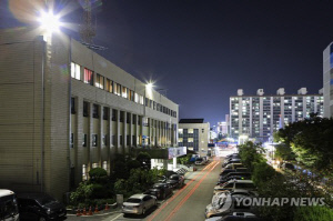 아파트 8층서 새총으로 쇠구슬 '탕'…차량 파손한 70대 검거
