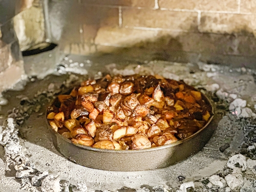 송아지를 주재료로 한 페카(Peka). 달마티아 지역 전통 음식이다. [사진/권혁창 기자]