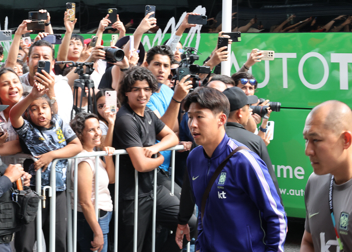 [과달라하라 현장]"내 평생 손흥민을 직접 보다니" 신화 꿈꾸는 홍명보호, 교민 환호 속 '결전의 땅' 과달라하라 입성…'체코 격파'에 올인