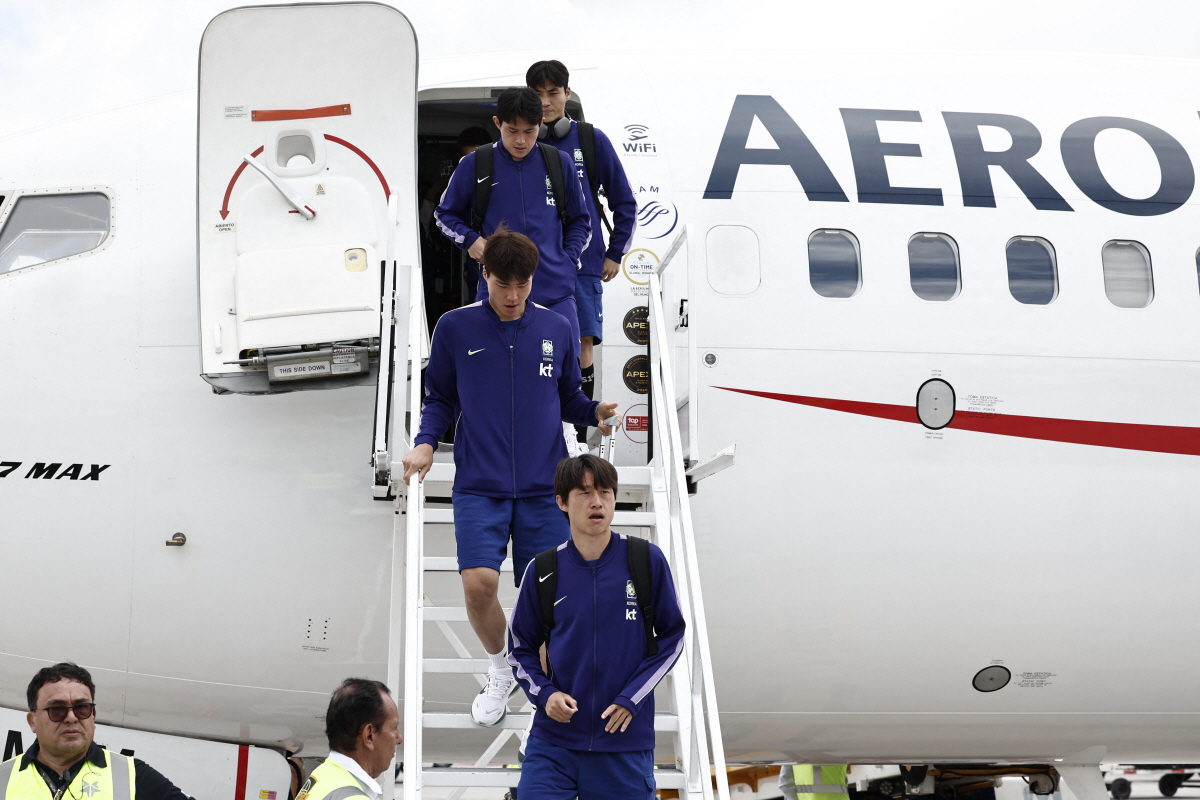 Korea Republic's players arrive at the Guadalajara International Airport Miguel Hidalgo on the outskirts of Guadalajara, Mexico on June 5, 2026, ahead of the FIFA 2026 World Cup football tournament. (Photo by Ulises Ruiz / AFP)