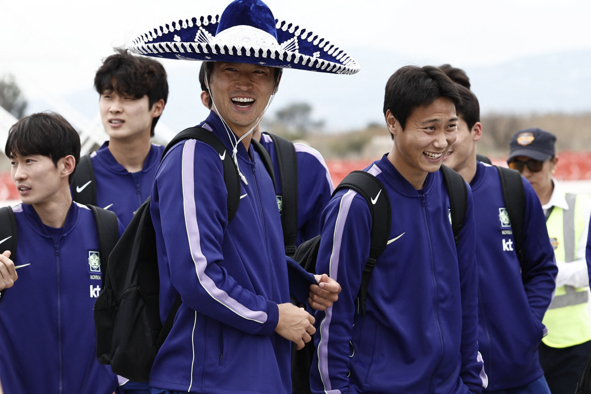 Korea Republic's players arrive at the Guadalajara International Airport Miguel Hidalgo on the outskirts of Guadalajara, Mexico on June 5, 2026, ahead of the FIFA 2026 World Cup football tournament. (Photo by Ulises Ruiz / AFP)